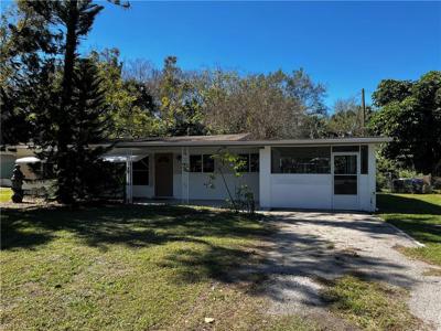 1685 Daniels DR