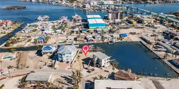 851 Lagoon ST
