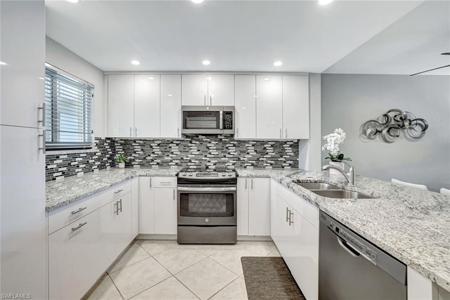 889 COLLIER CT