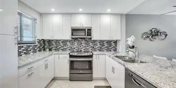 889 COLLIER CT