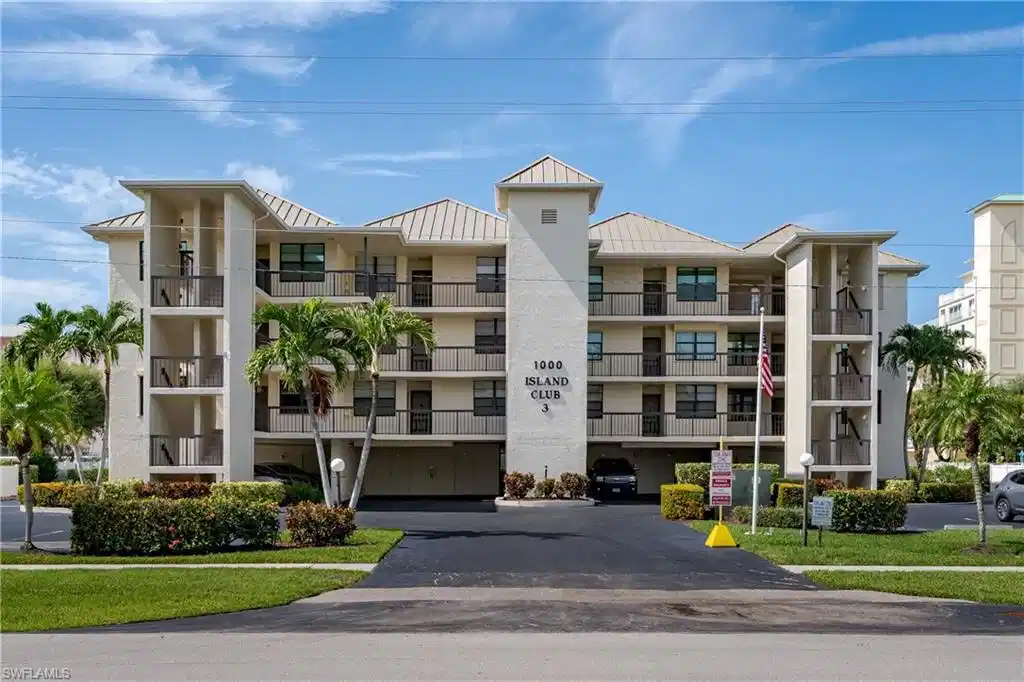 Image 1: Island Club III