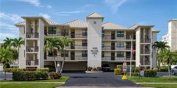 1000 Swallow AVE