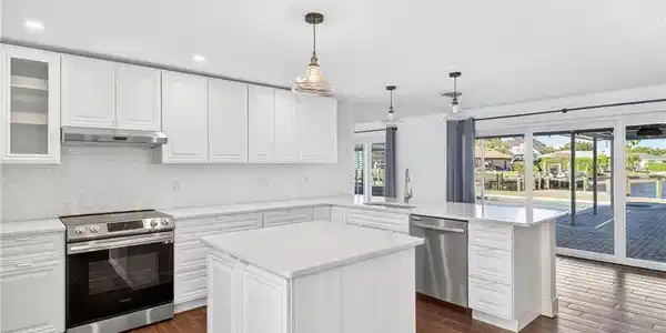 541 Bayside DR