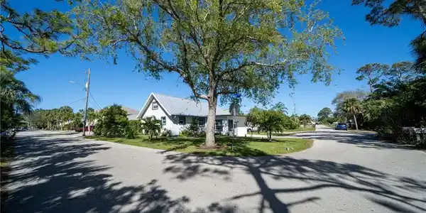 3986 Bennett LN