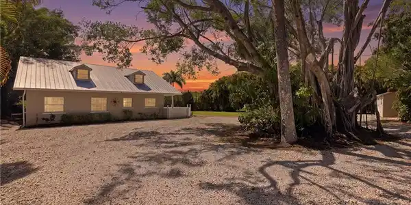1313 Driftwood DR