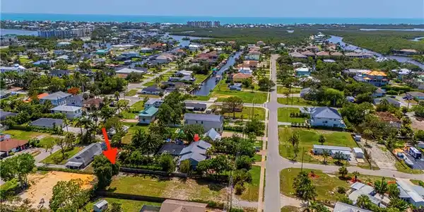 4421 Tarpon AVE