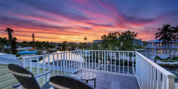 3858 Riviera CIR