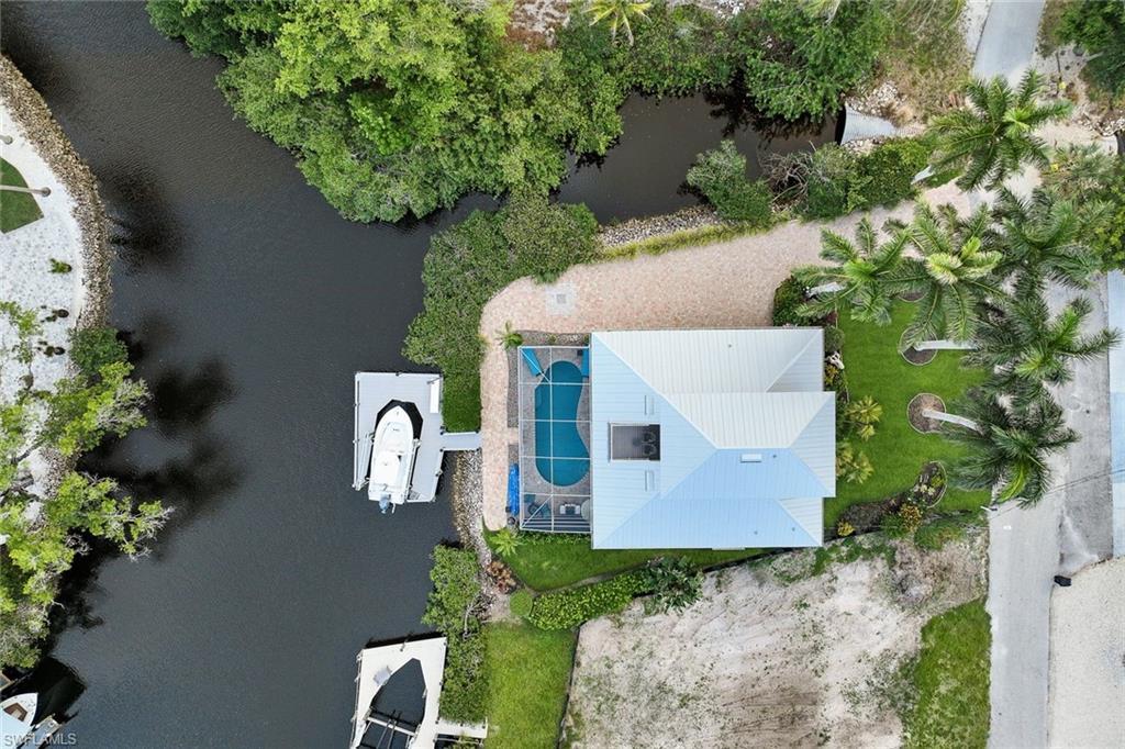 Image 4: This home is truly stunning!