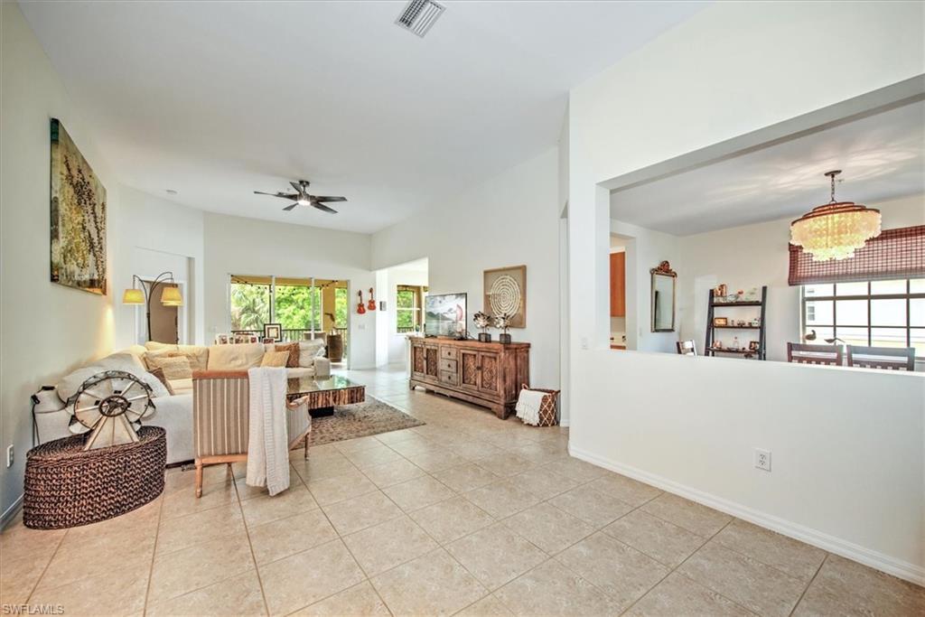 Image 3: Living room