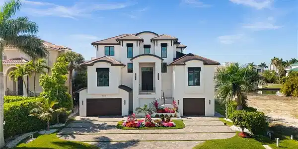380 Trade Winds AVE