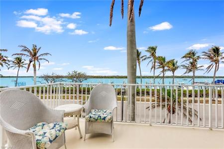 4198 Bay Beach LN