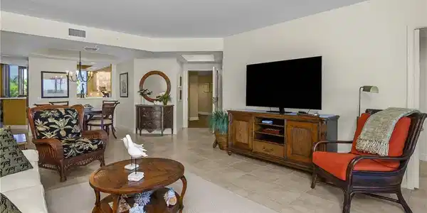 Image 4: Living -dining