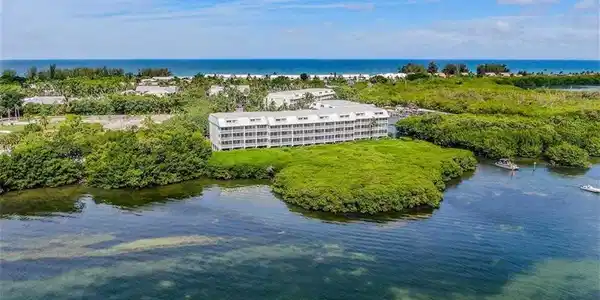 5226 Bayside Villas