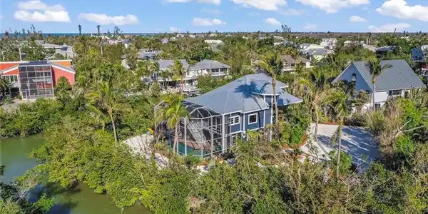 2449 Harbour LN