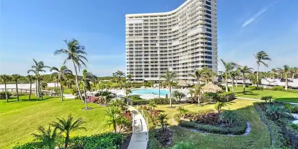 260 SEAVIEW CT