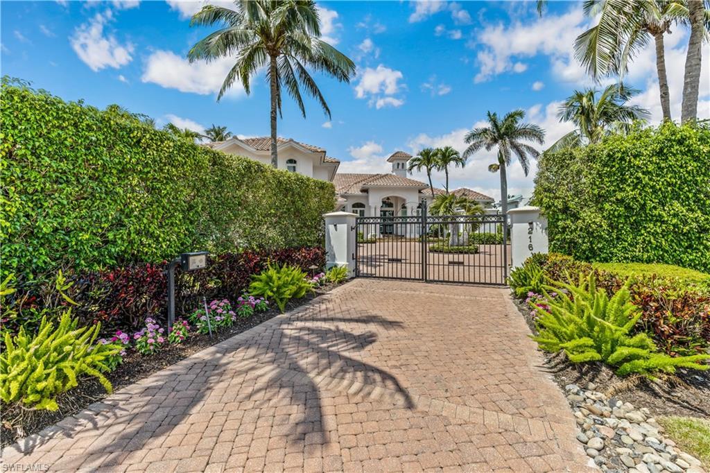 Image 2: Gate with a fenced front yard