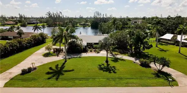 7247 Lake