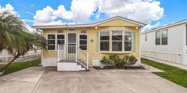 3213 Debbie LN