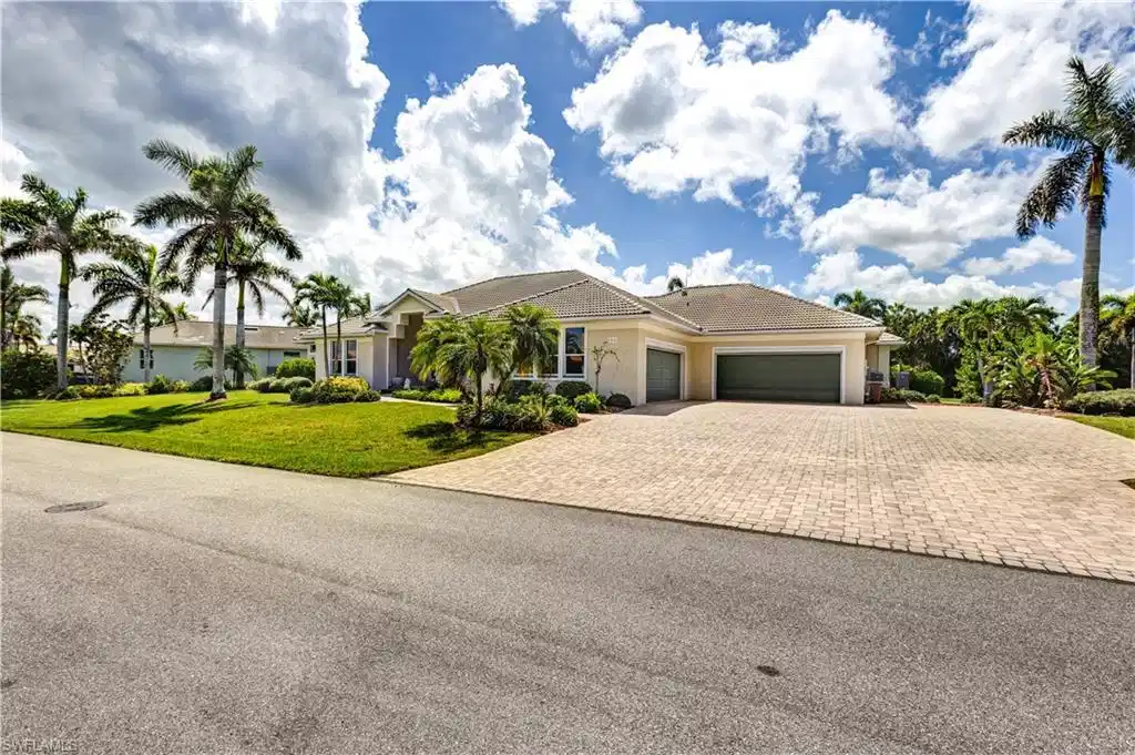 Image 1: Welcome to 735 Elisa Dr featuring a 4 car extended spacious garage