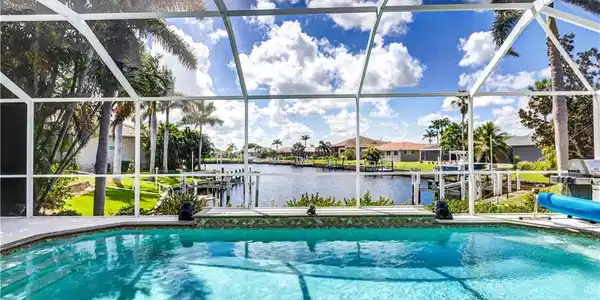 Image 4: Crystal blue waterfront pool