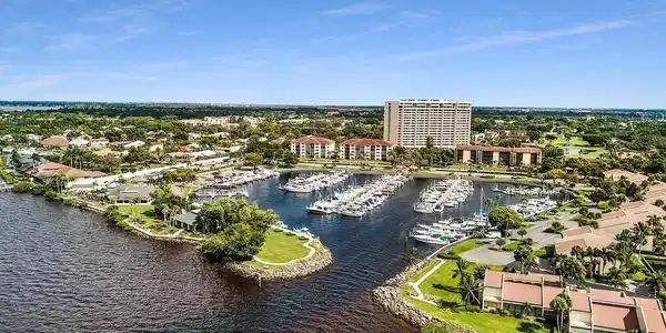 Image 4: First Come - First Serve Marina