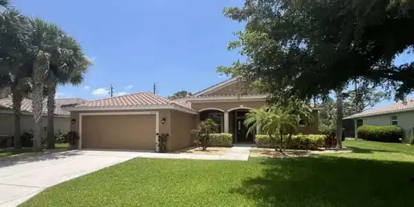 4424 Broadleaf CIR