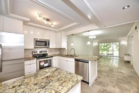 905 SW 48th TER