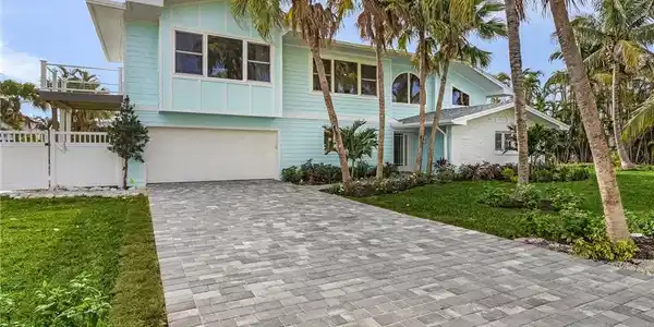 1543 San Carlos Bay DR