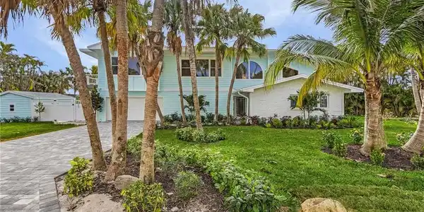 Image 3: View of front facade with decorative driveway and a front yard
