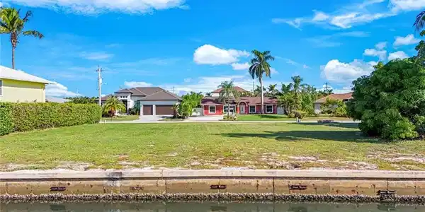 128 S Bahama AVE