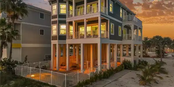 70 Avenue E