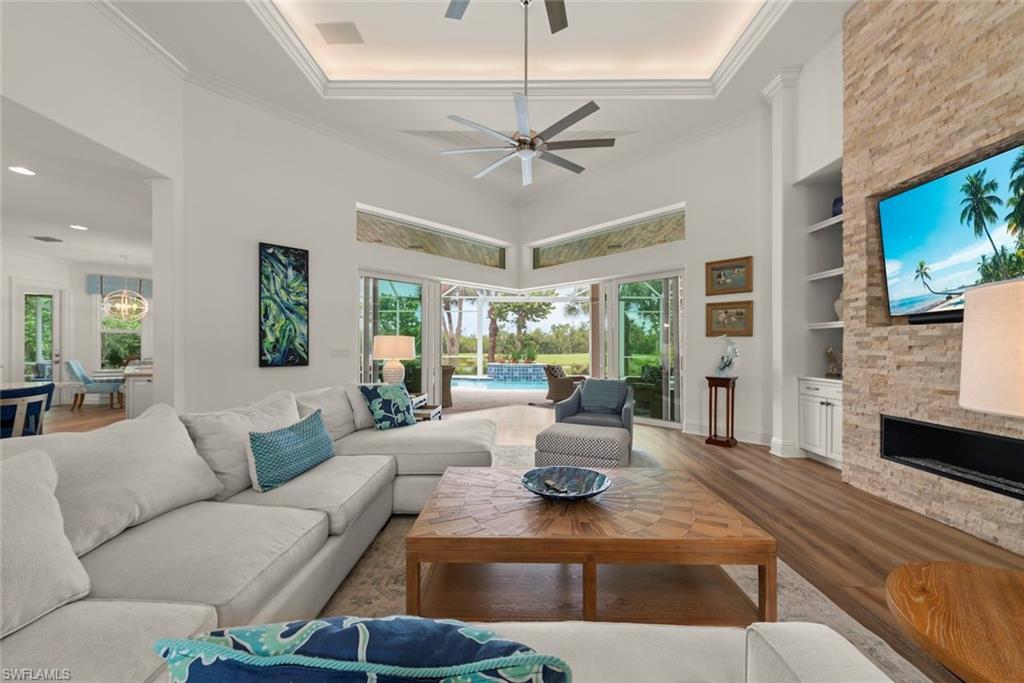 Image 3: Living room