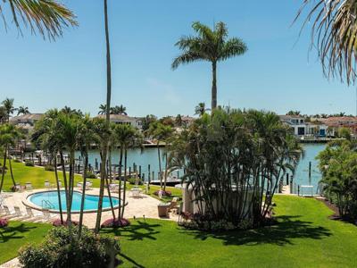 400 Park Shore DR