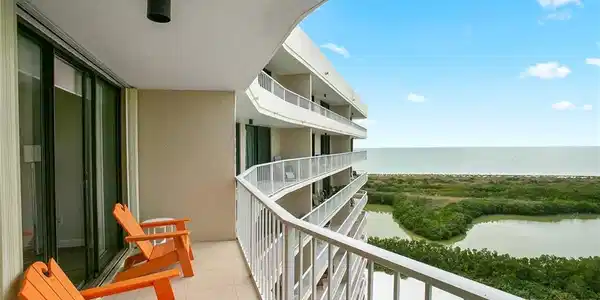 380 Seaview CT