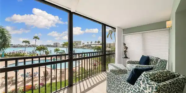 222 Harbour DR
