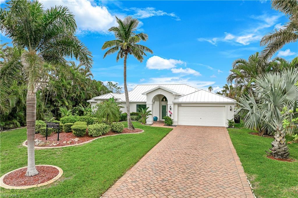 Image 2: Large Front Yard -- Parking Space