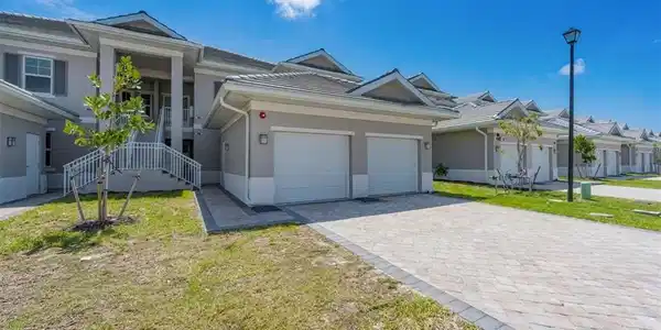 268 Indies DR E