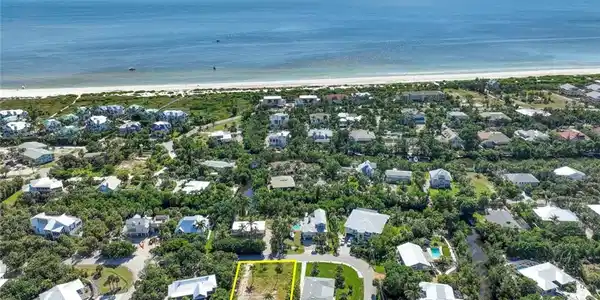 524 Lagoon DR