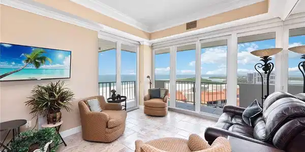 140 Seaview CT