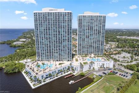 3000 Oasis Grand BLVD