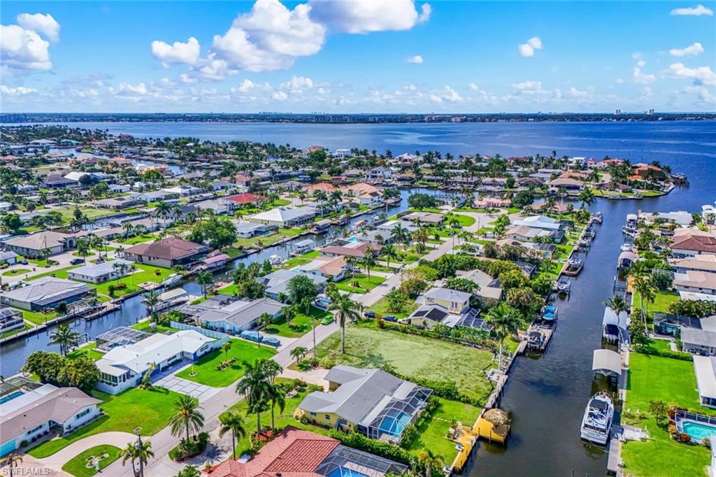 Image 2: A hop, skip and jump and you're out in the open water of the Caloosahatchee River to the gulf and beaches