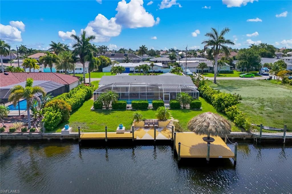 Image 4: Plenty of room for sunset gatherings at re thatched tiki and dock.