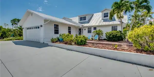 3569 Outrigger LN