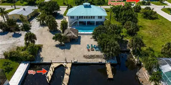 Image 3: Dock space