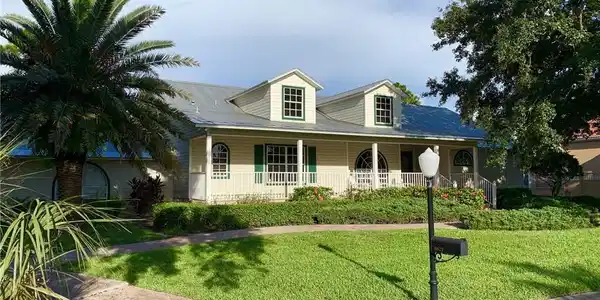 8625 S Lake CIR