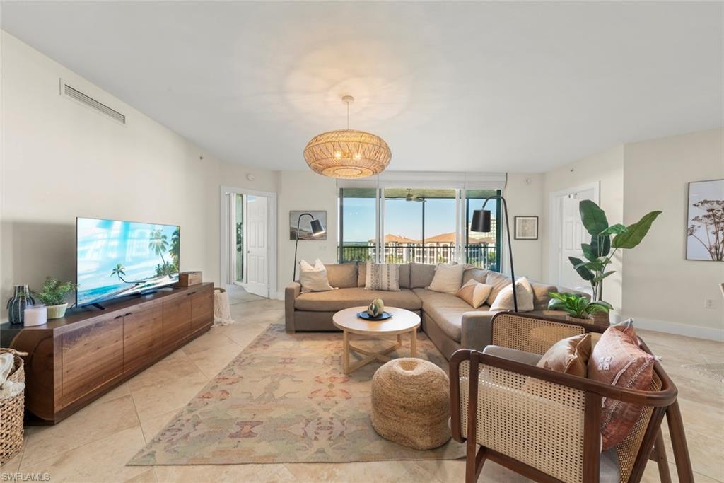 Image 4: View of living area
