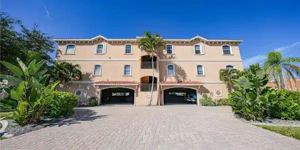 290 Lewis CIR