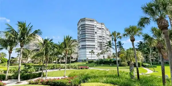 4401 Gulf Shore N