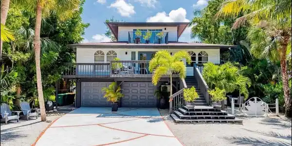 9120 Vanderbilt DR