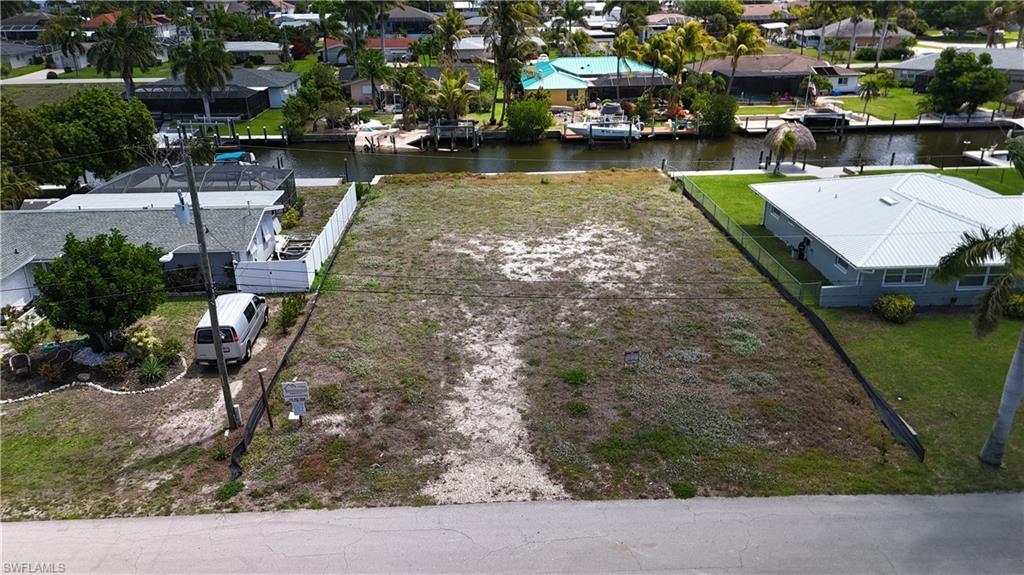 Image 4: Coveted Neighborhood w/Sailboat Access!